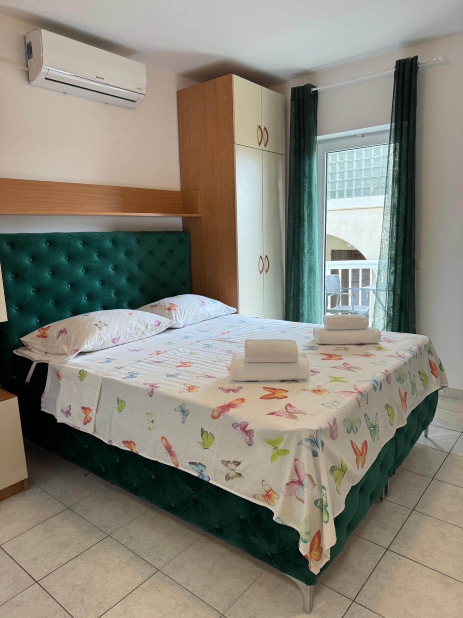 House 100M From The Beach With Free Parking And Breakfast Baška Voda Zewnętrze zdjęcie