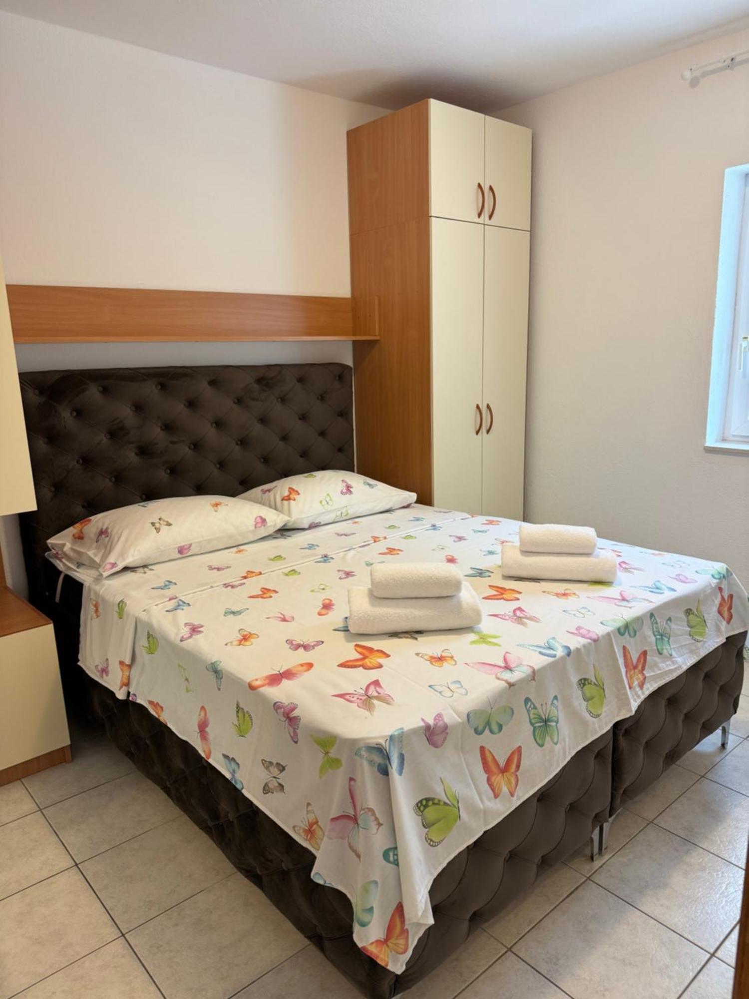 House 100M From The Beach With Free Parking And Breakfast Baška Voda Zewnętrze zdjęcie