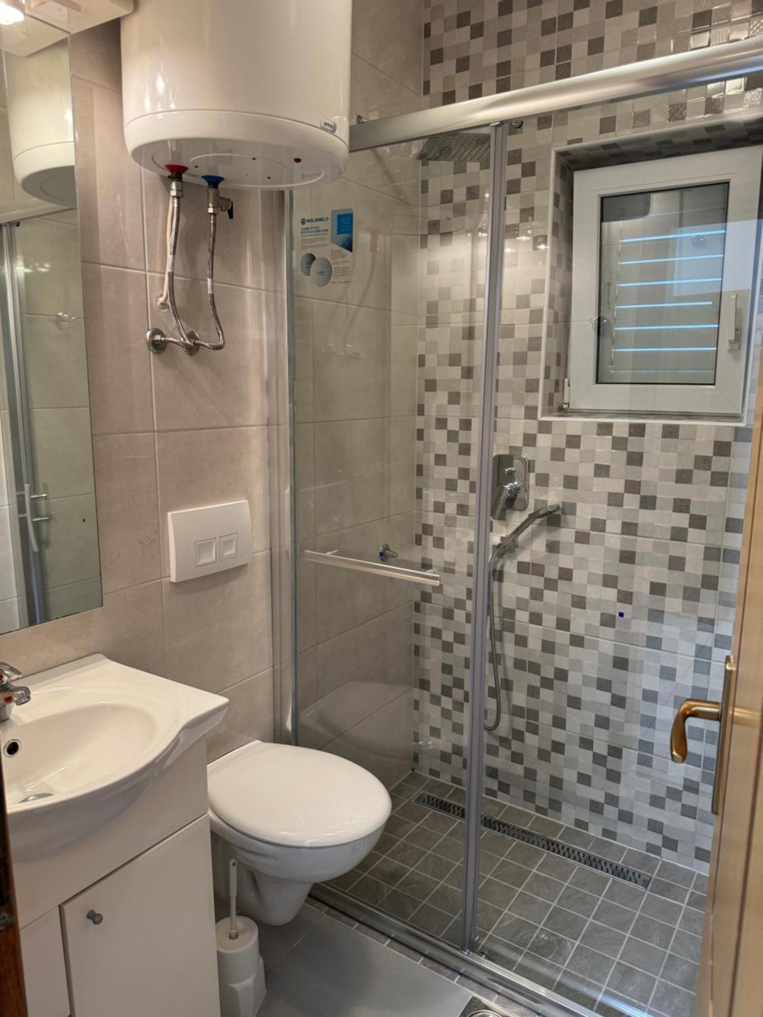 House 100M From The Beach With Free Parking And Breakfast Baška Voda Zewnętrze zdjęcie