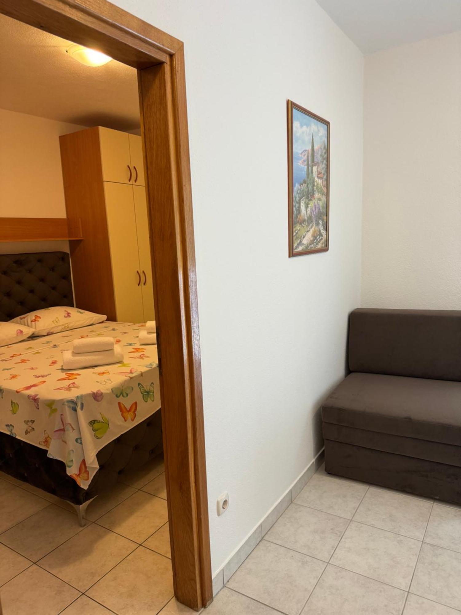 House 100M From The Beach With Free Parking And Breakfast Baška Voda Zewnętrze zdjęcie
