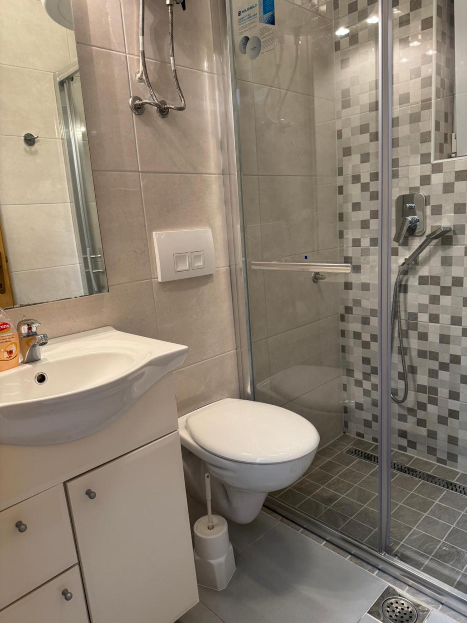 House 100M From The Beach With Free Parking And Breakfast Baška Voda Zewnętrze zdjęcie