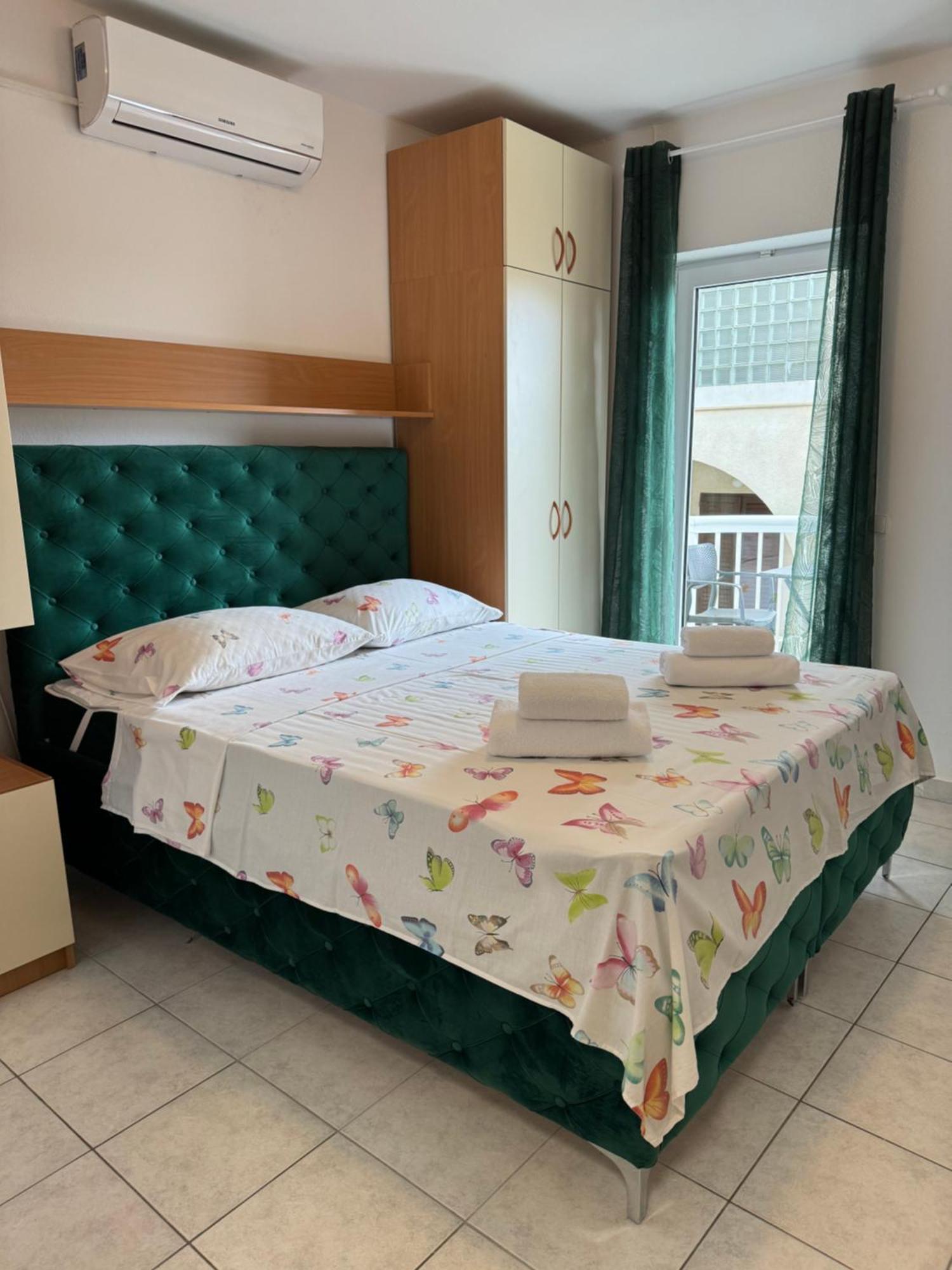 House 100M From The Beach With Free Parking And Breakfast Baška Voda Zewnętrze zdjęcie