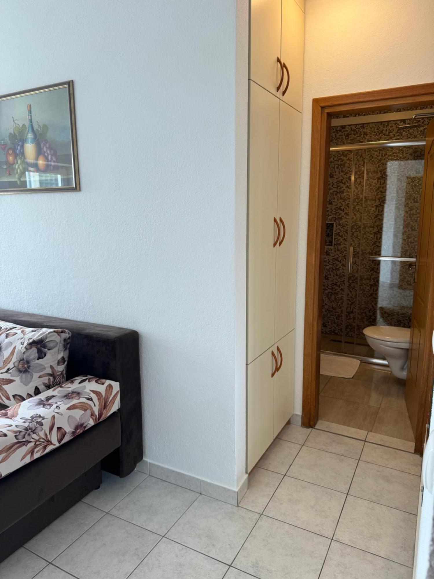 House 100M From The Beach With Free Parking And Breakfast Baška Voda Zewnętrze zdjęcie