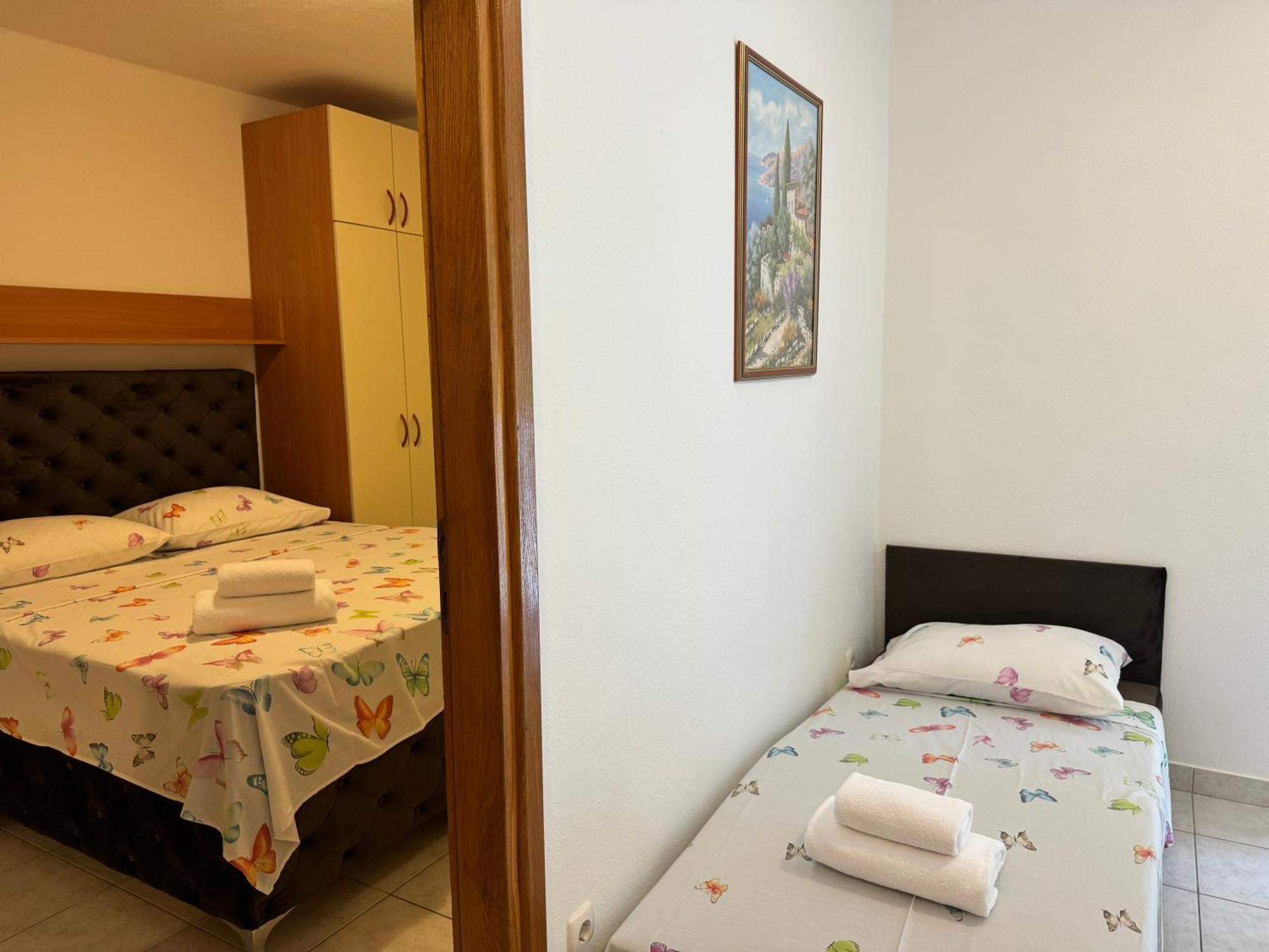 House 100M From The Beach With Free Parking And Breakfast Baška Voda Zewnętrze zdjęcie