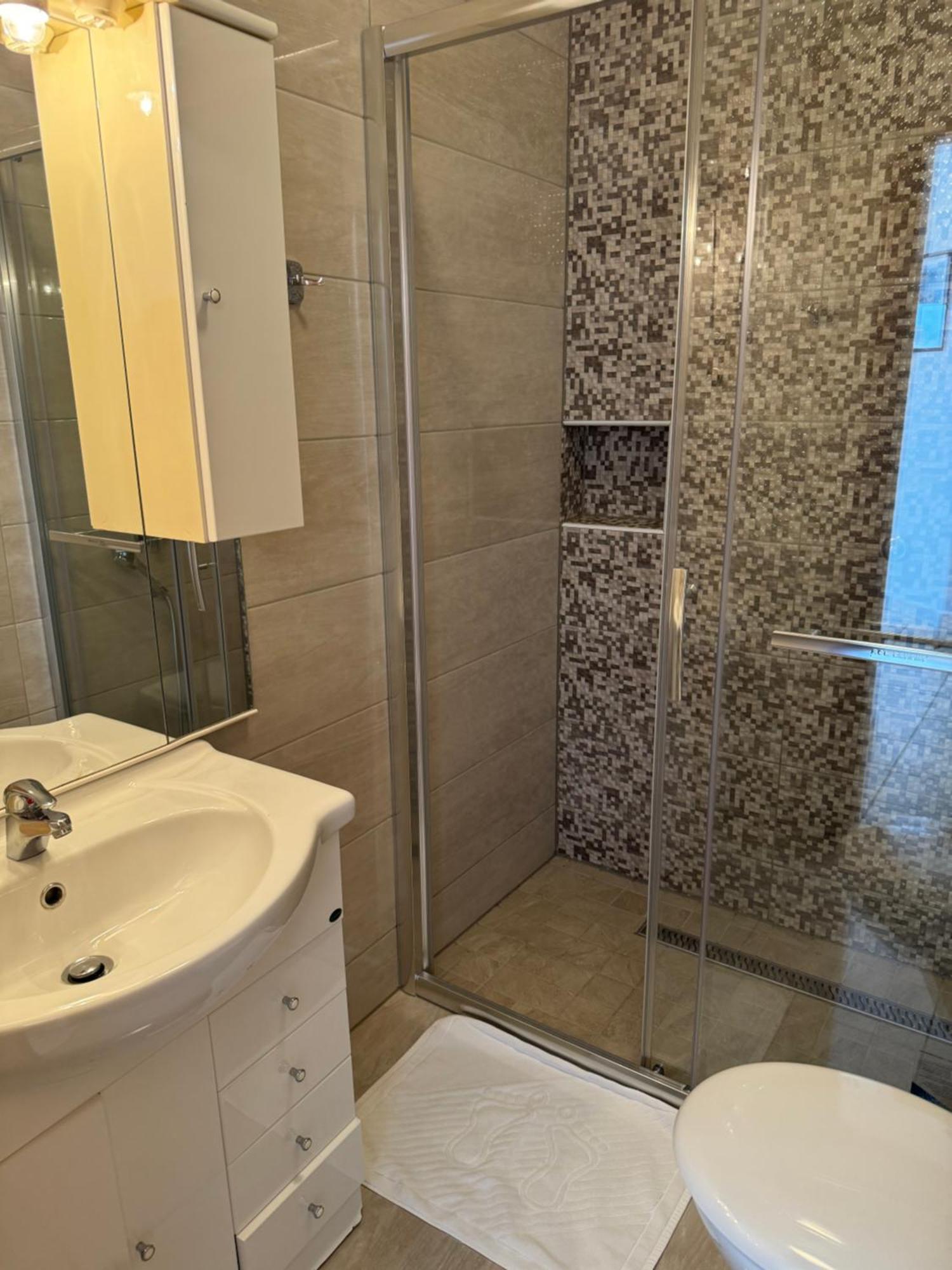 House 100M From The Beach With Free Parking And Breakfast Baška Voda Zewnętrze zdjęcie