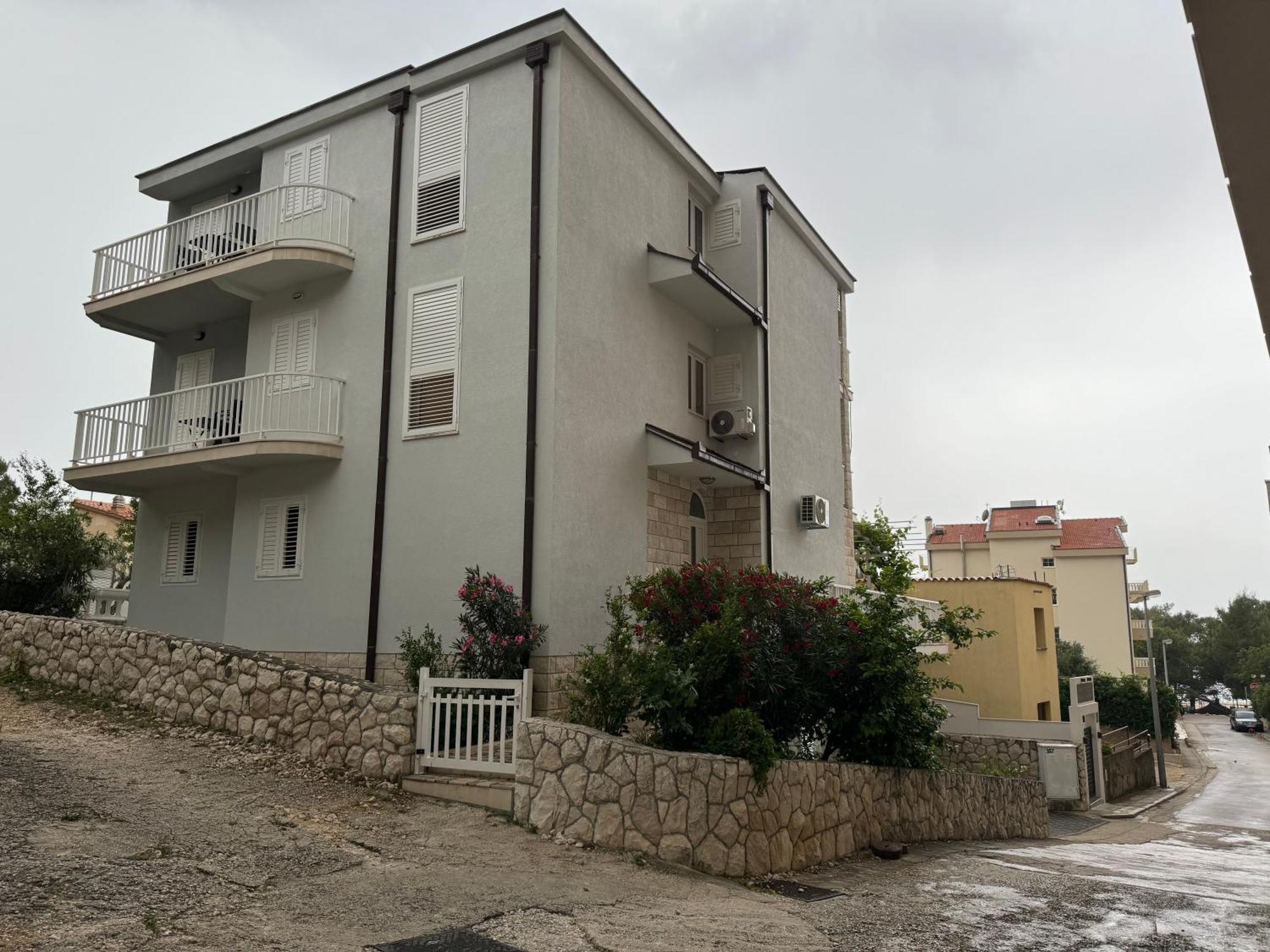 House 100M From The Beach With Free Parking And Breakfast Baška Voda Zewnętrze zdjęcie